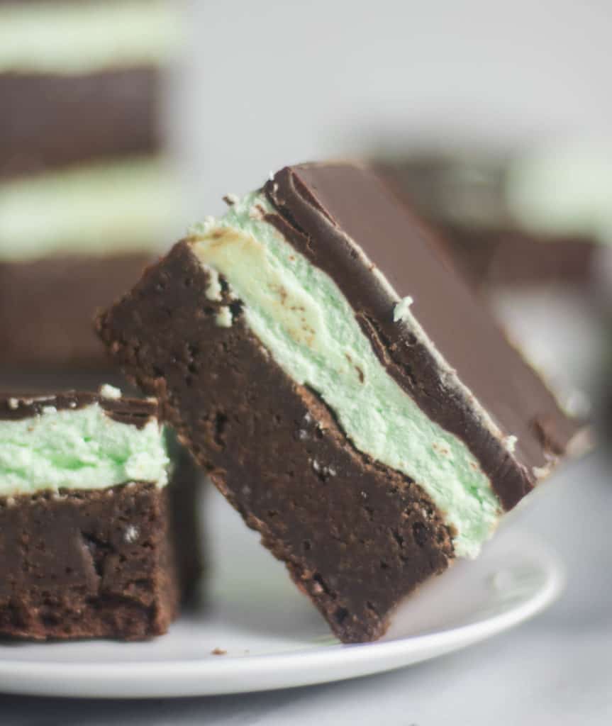 With a rich brownie base, a minty (and ever-so-slightly boozy) buttercream, and a decadent chocolate glaze, grasshopper brownies are the stuff of dreams.