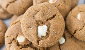 These white chocolate molasses cookies are chewy, full of holiday spices, and they make a delicious addition to your Christmas cookie trays. recipe via itsybitsykitchen.com #molassescookies #cookies #Christmascookies