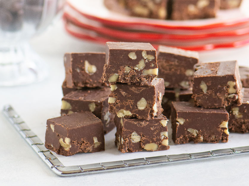 Chocolate Walnut Fudge - The Itsy-Bitsy Kitchen